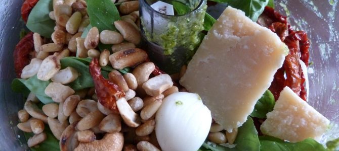 Sommer im Glas: Rezept für selbstgemachtes Tomatenpesto Sommer im Glas: Rezept für selbstgemachtes Tomatenpesto