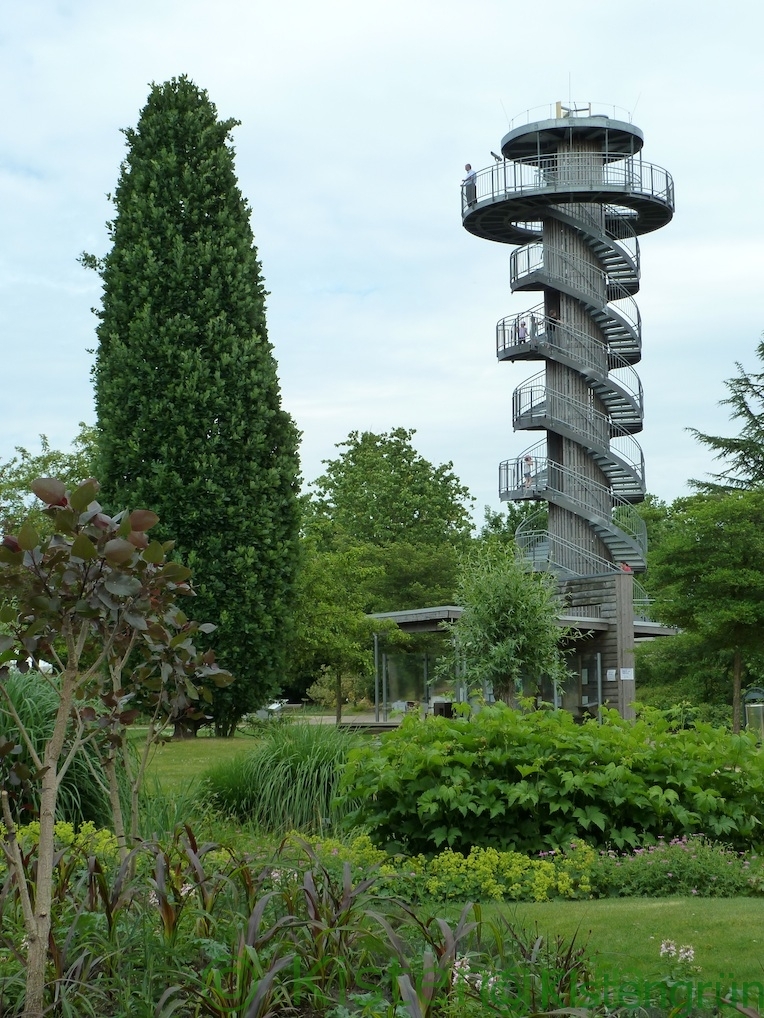 Turm im Park der Gärten