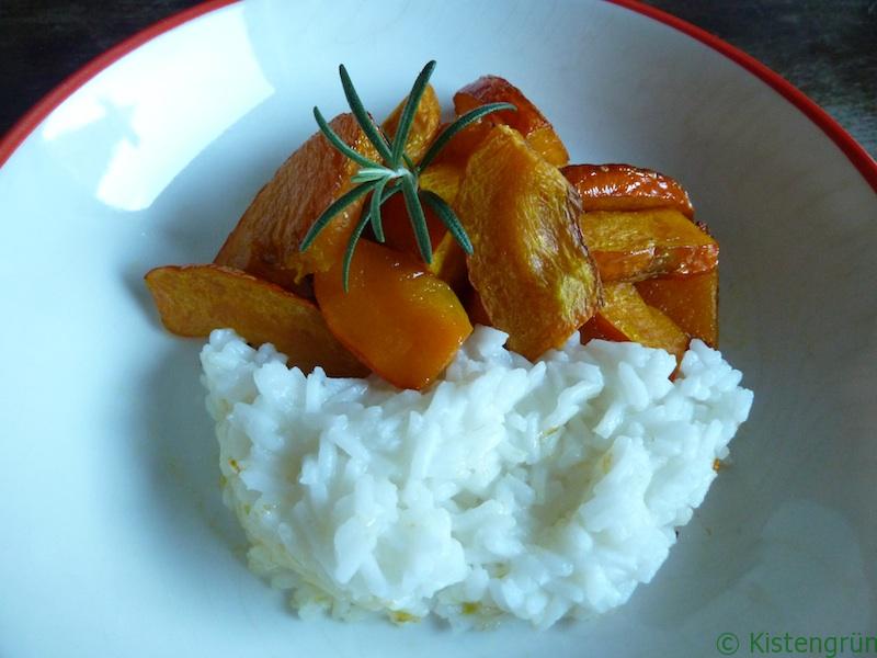 Kürbis aus dem Backofen mit Reis und Rosmarin