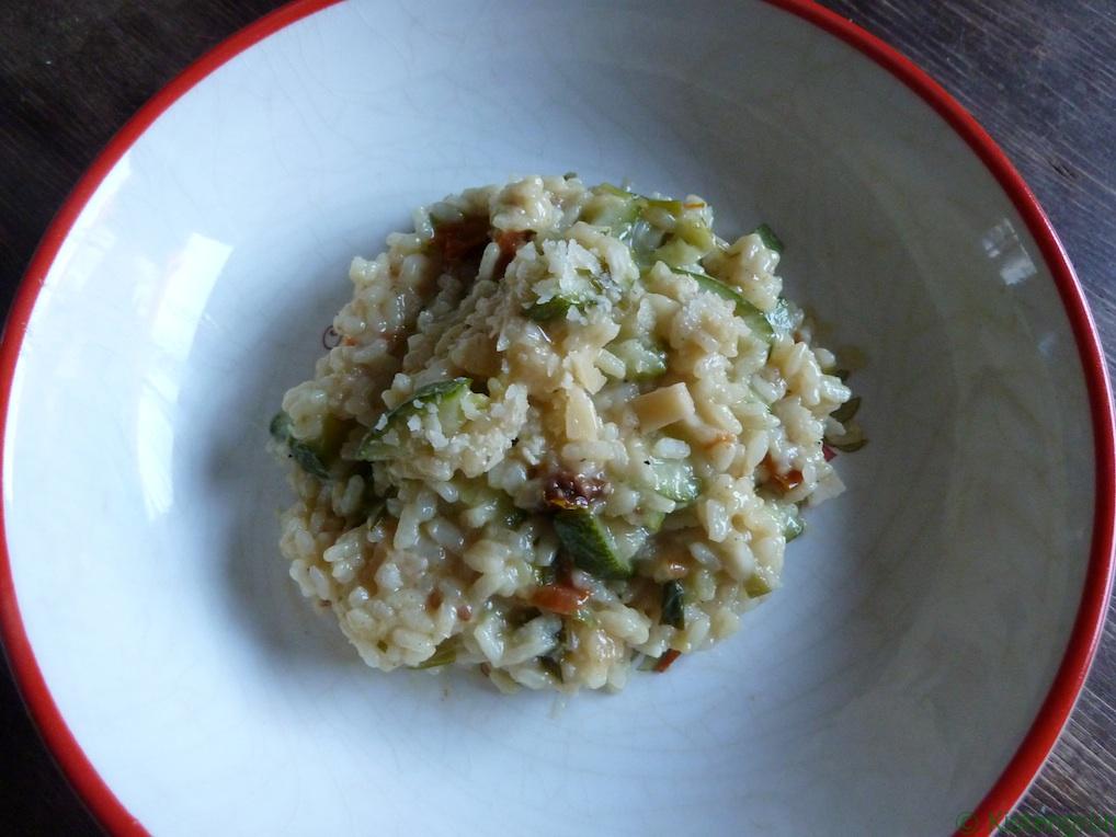 Zucchini-Risotto mit getrockneten Tomaten