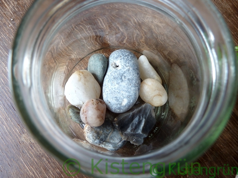 Kieselsteine in einem Einmachglas